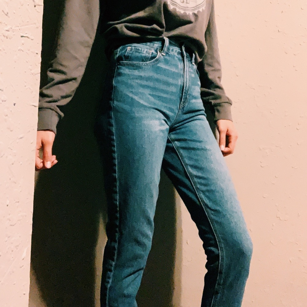 American Eagle Mom Jeans !!